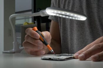 GOOBAY μεγεθυντικός φακός 60359 με κλιπ & βάση, LED, 3 διόπτρες, λευκός - Image 3