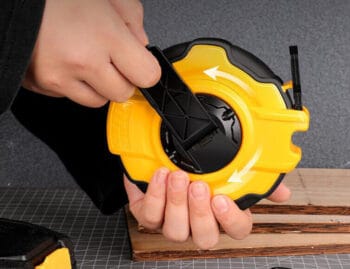 DELI μέτρο DL9920 με μηχανισμό αναδίπλωσης, fibreglass ταινία, 14.5mm x 20m - Image 2