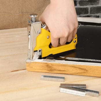 DELI συνδετήρες σχήματος Π EDL238015-1 για καρφωτικό, 1.2x10x11.3mm, 1000τμχ - Image 2